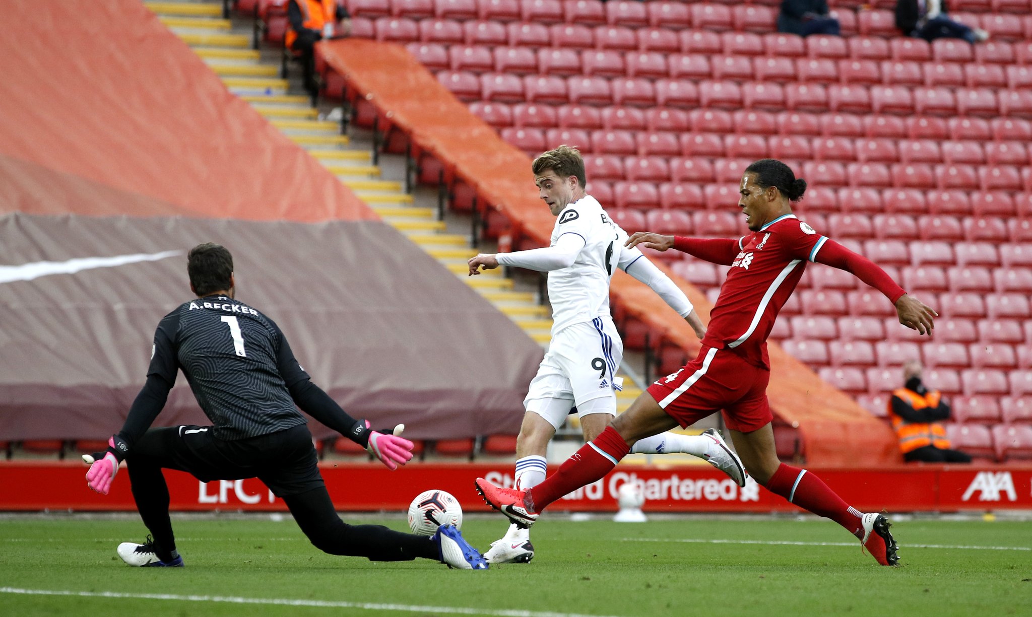 他此前對國 他此前對國